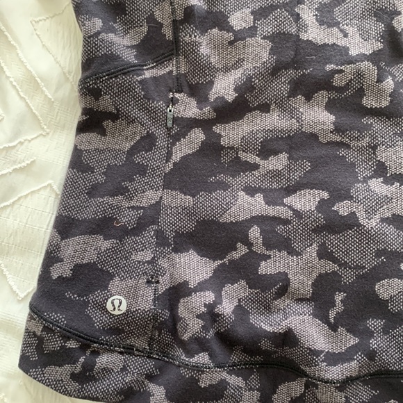 Lululemon black camo long sleeve top - Picture 4 of 6